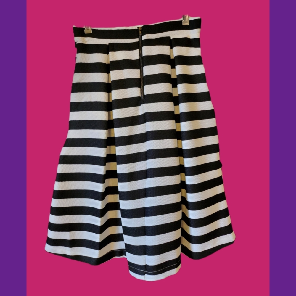 HAUTE MONDE CONTEMPORARY DESIGNER BLACK AND WHITE SKIRT - Picture 3 of 4